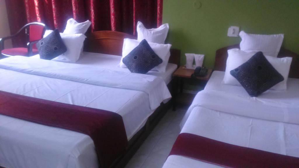 Breeze Hotel Siliguri Cameră foto