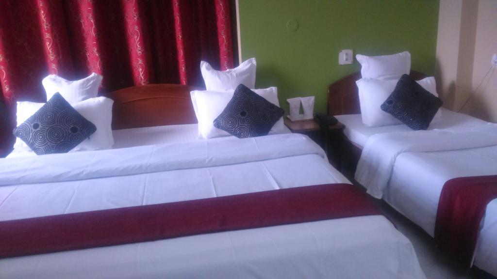 Breeze Hotel Siliguri Cameră foto