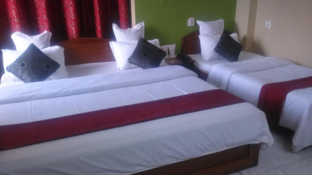Breeze Hotel Siliguri Cameră foto
