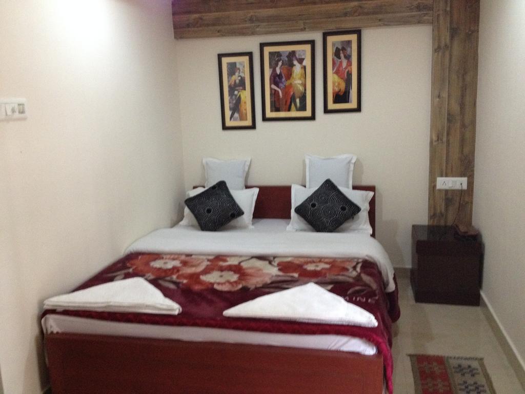 Breeze Hotel Siliguri Cameră foto