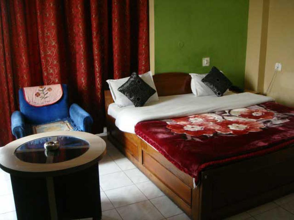 Breeze Hotel Siliguri Cameră foto